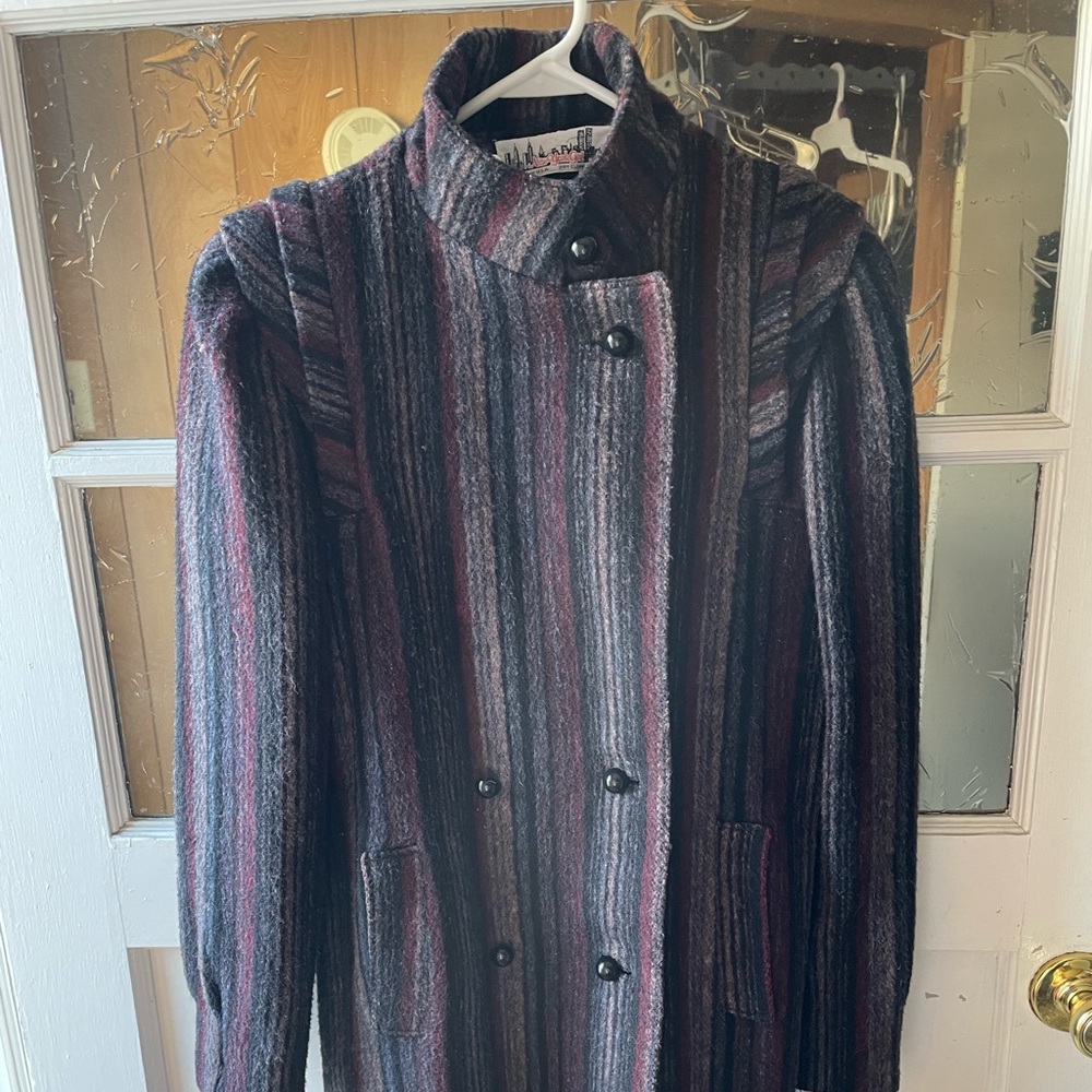 VINTAGE Wool coat with all original buttons and nice inside liner